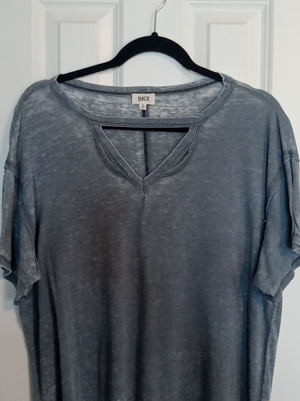 BKE Women's Washed Blue Gray V-Neck Short Sleeve Tee - Picture 1 of 5